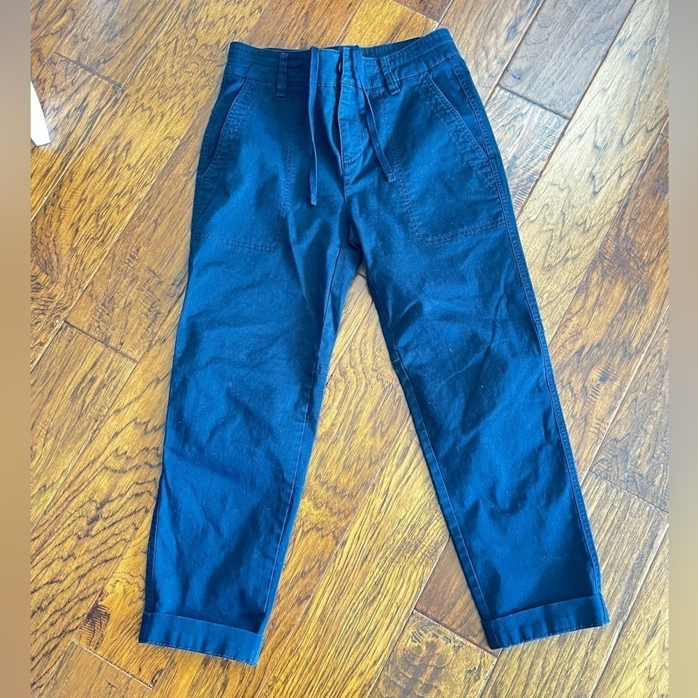 Vince Women's Cropped Black Pants. Size 2.